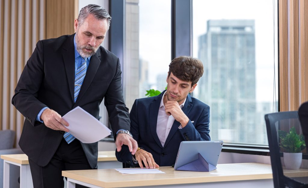 Businessman leader in marketing coaching interested business people,