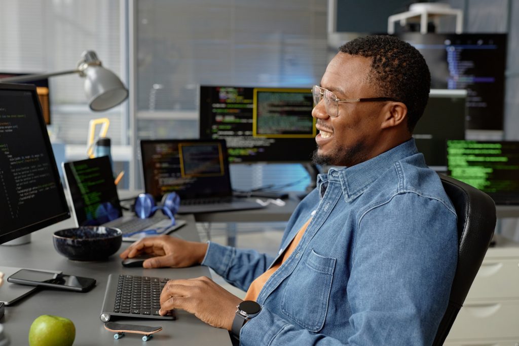 SaaS Software Engineer Working on industry verticles